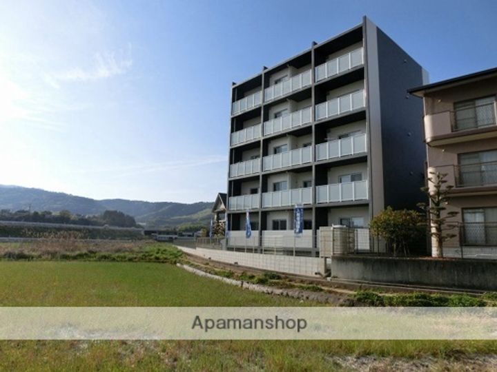 SAINT−HURSTの外観