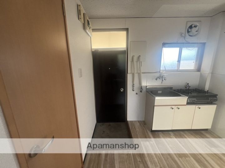 熊本県熊本市中央区黒髪3丁目の賃貸アパートの玄関