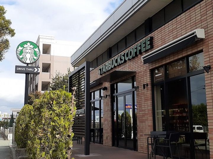 レーヴⅣの周辺