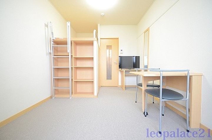 レオパレスフラワーヒル熊本210の居間