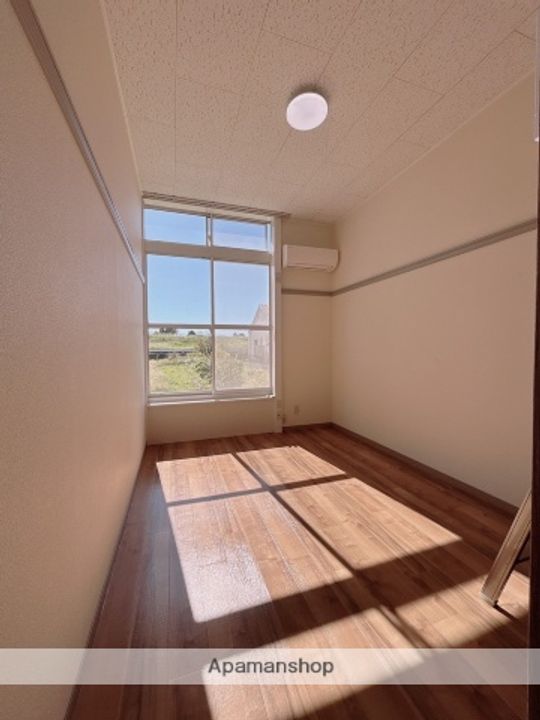 熊本県熊本市西区新土河原2丁目の賃貸アパートの居間