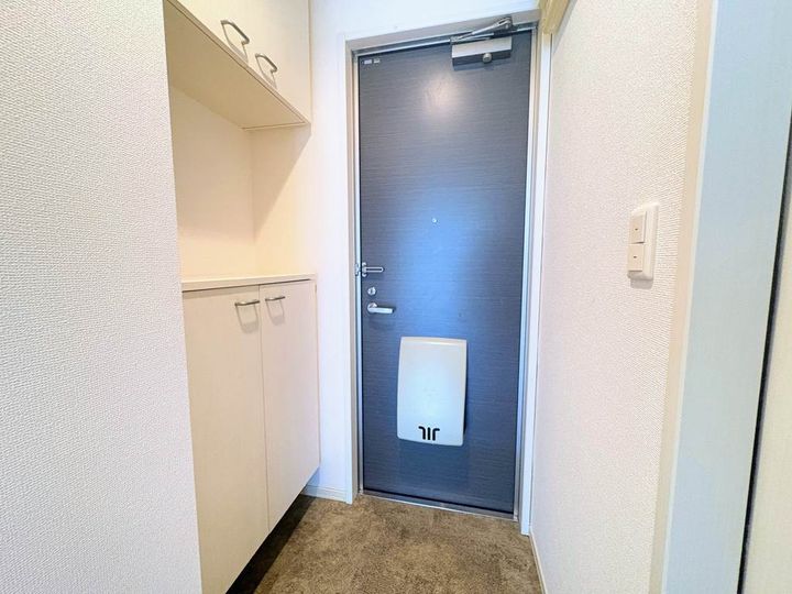 マドレカーサの玄関