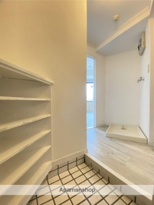 クロノス18三軒町の玄関