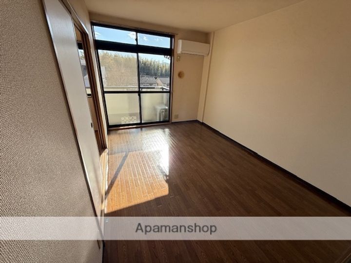 サンハイツⅠⅡⅢ(山鹿市)Ⅱ-202の居間