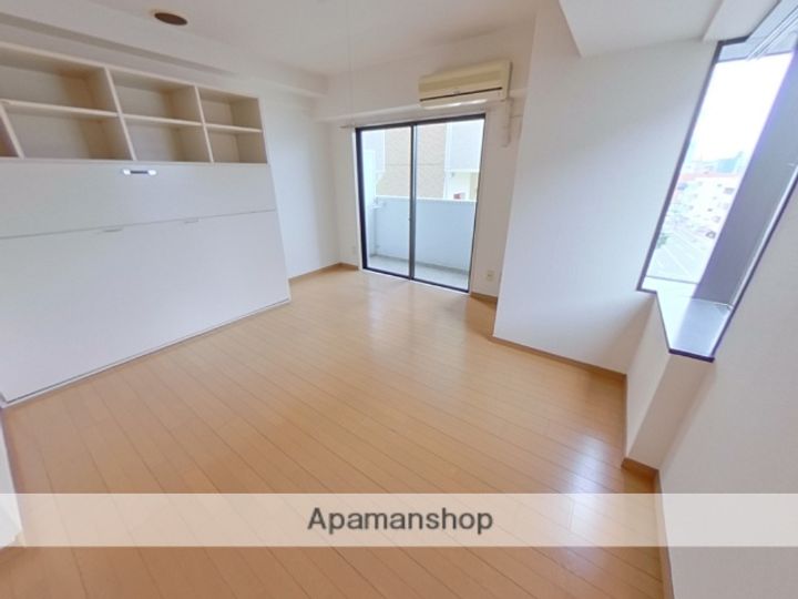 オン・スクエア本荘の居間