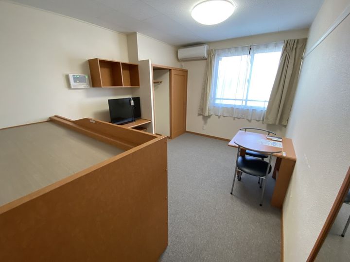 レオパレスフレア土河原210の居間