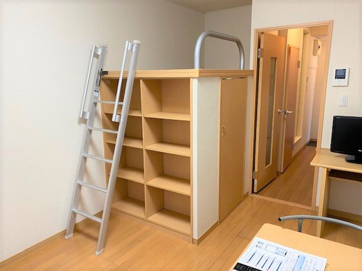 レオパレスグランキャスル新町111の居間