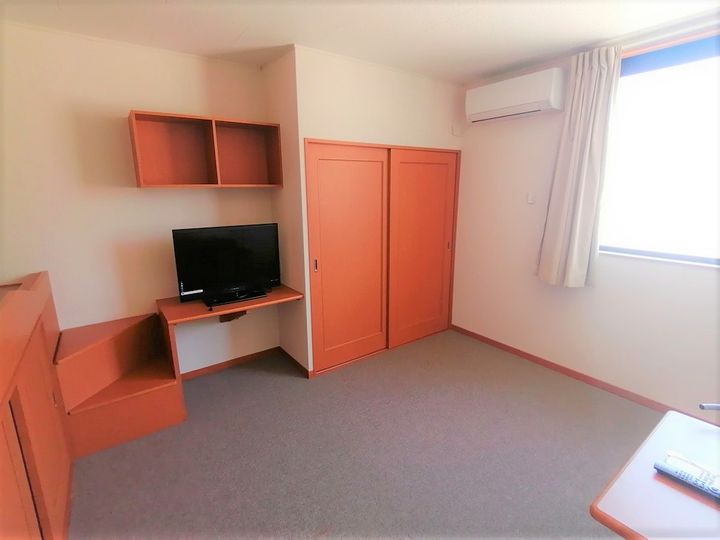 レオパレス長迫204の居間