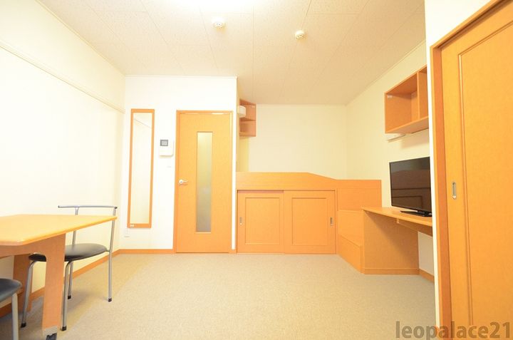 レオパレス長迫204の居間