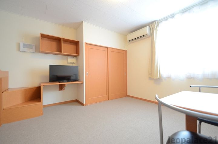 レオパレス長迫204の居間