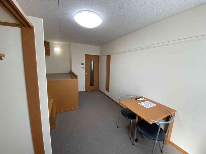レオパレスレモングラス横手新町212の居間