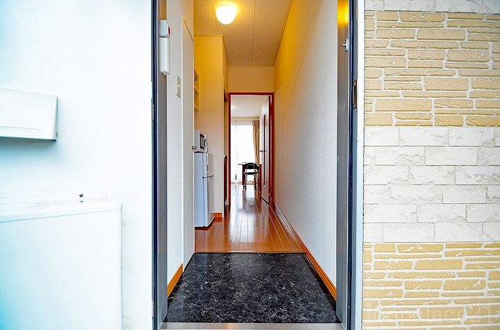 レオパレスオルゲント103の玄関