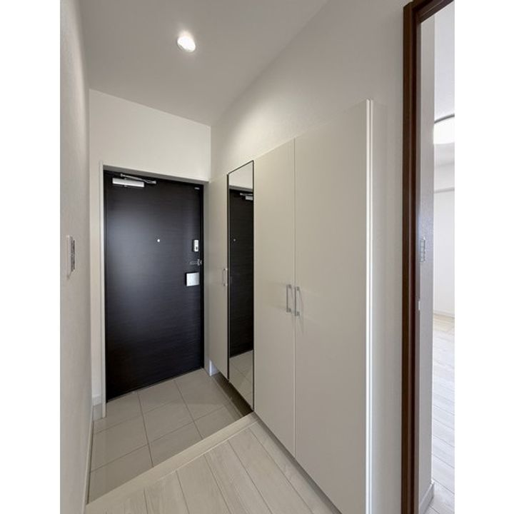 熊本県菊池郡菊陽町大字津久礼の賃貸マンションの玄関