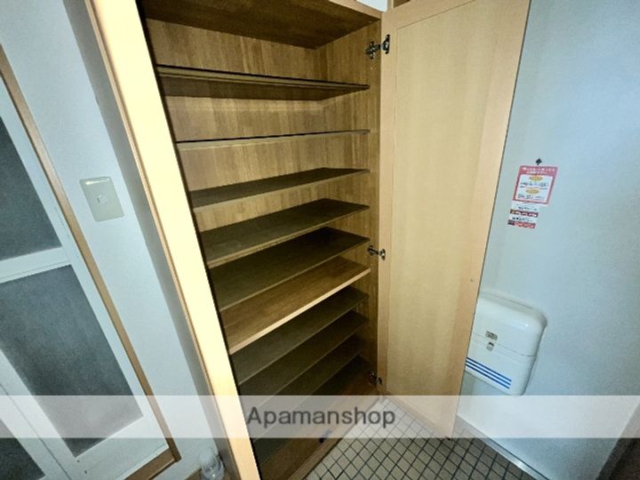 ウイングス7番館の玄関