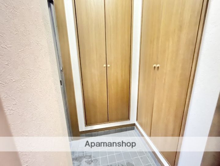 熊本県熊本市南区八幡7丁目の賃貸アパートの玄関