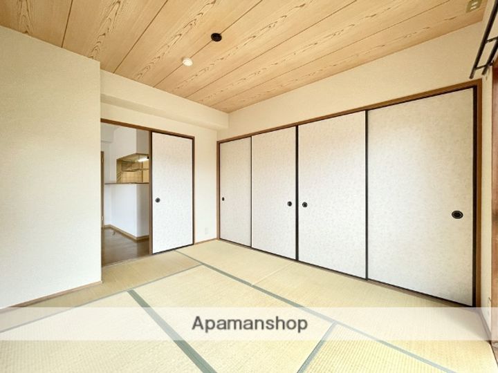 クリスタルマンションの内装