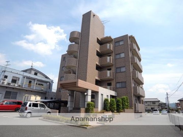 クリスタルマンションの外観