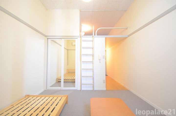 レオパレスセンチュリー204の居間