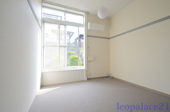 レオパレスセンチュリー204の居間