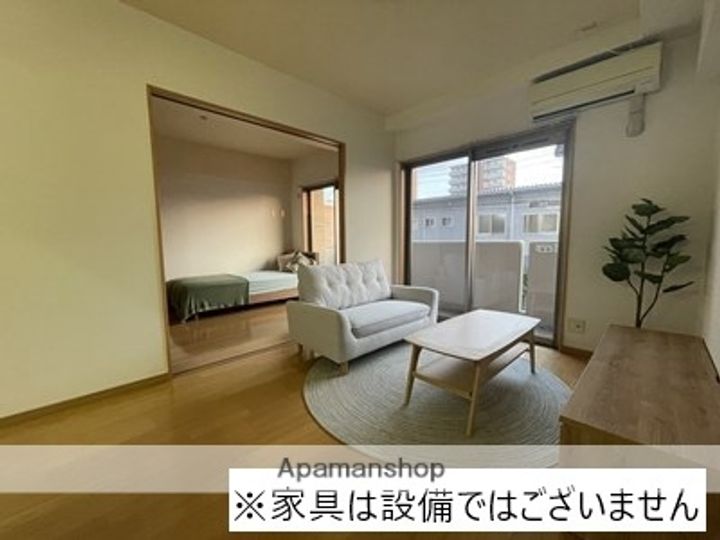 アドラブール ヴィラの居間