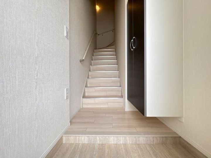 STEINFELDⅡ205の玄関