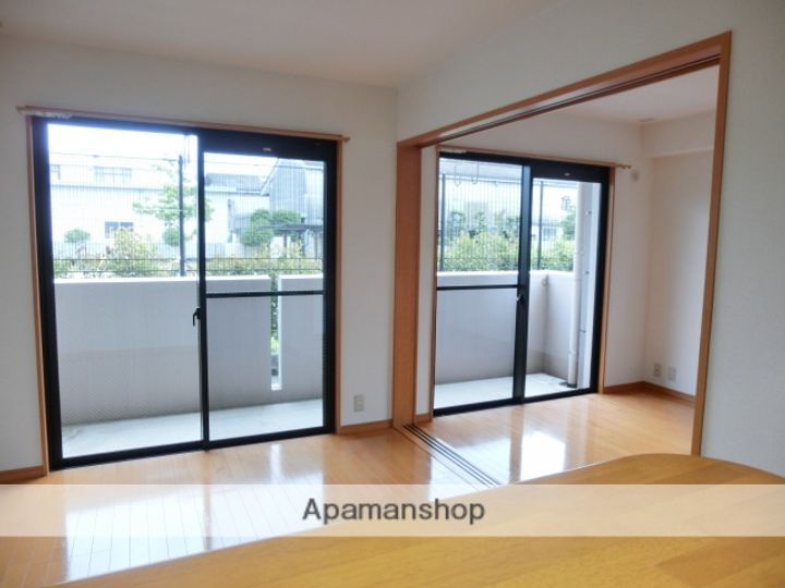 熊本県熊本市南区近見6丁目の賃貸マンション103の居間