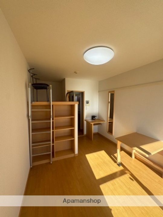 ピカソ出仲間102の内装