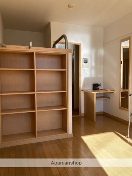 ピカソ出仲間の内装