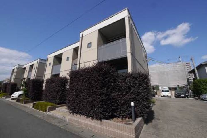 ガーデンスクエア B棟101の外観