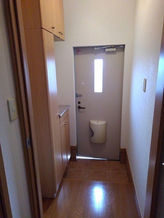 ランドヒルズ Cの玄関