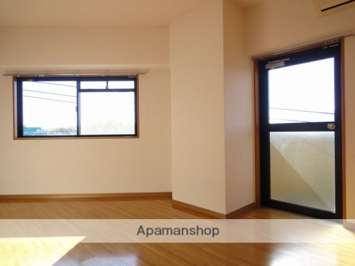 ウシジマハイツ渡鹿509の居間