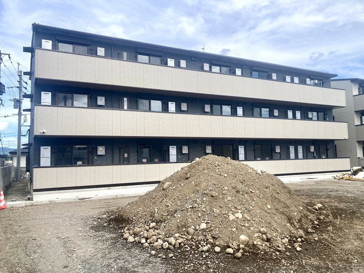 DーROOM NISHIBARU A棟の外観