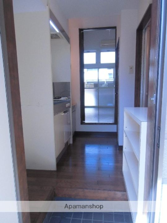 ピカソ若葉の玄関