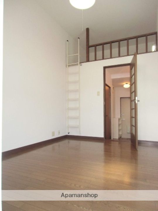 ピカソ若葉の居間