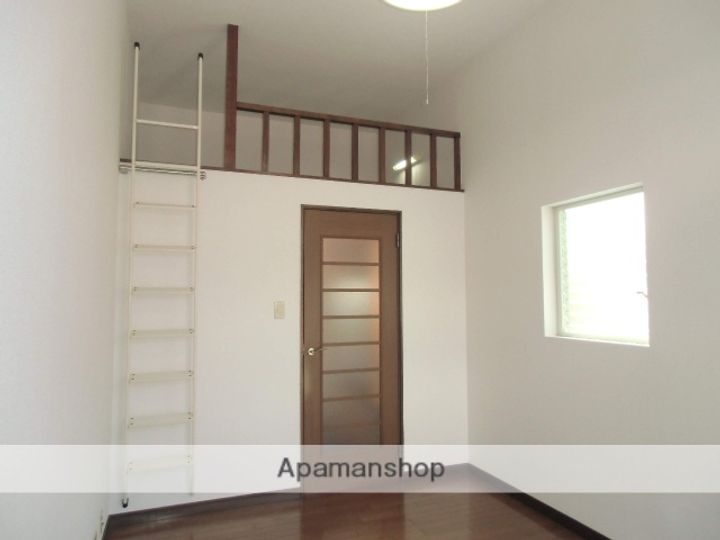 ピカソ若葉の居間