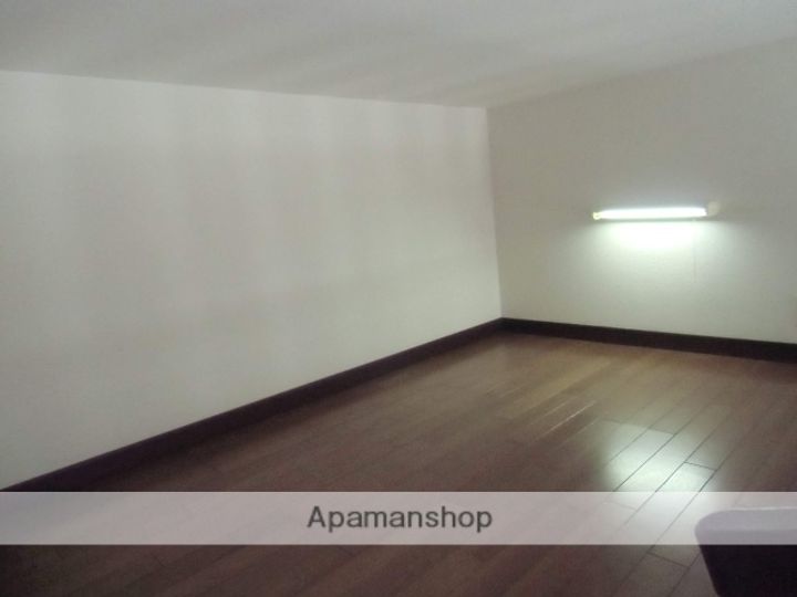 ピカソ若葉の居間