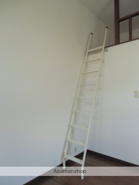 ピカソ若葉の居間