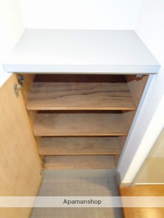 フラワーハイツ102の玄関