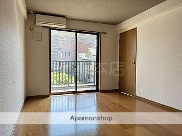 ベラージオ本荘203の居間