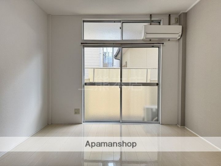 第13三共ビルの内装