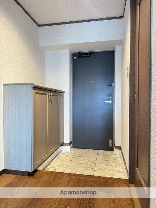 鶴の茶屋五番館503の玄関