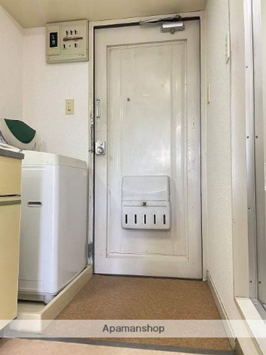 ロイヤルハイツ池田306の玄関