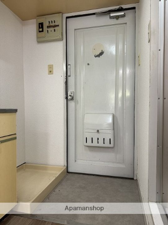 ロイヤルハイツ池田の玄関