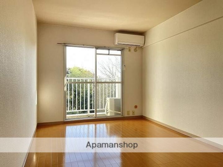 ロイヤルハイツ池田の居間