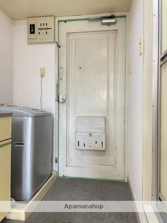 ロイヤルハイツ池田の玄関