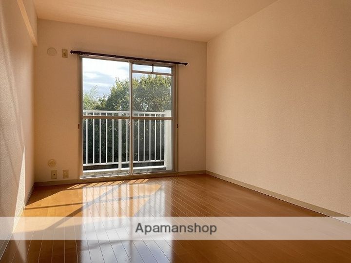 ロイヤルハイツ池田311の居間