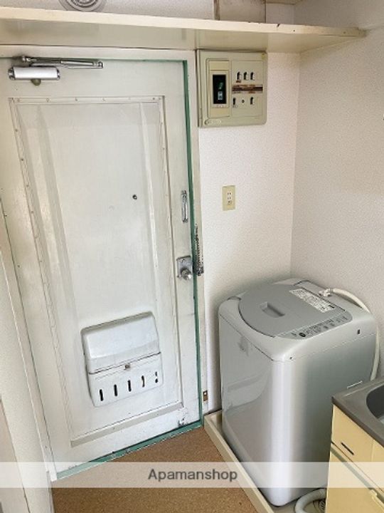 ロイヤルハイツ池田311の玄関