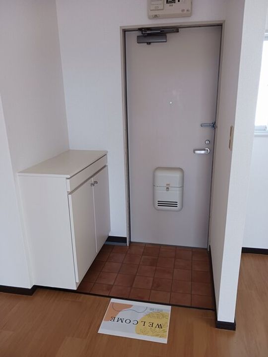 緒方ハイツの玄関