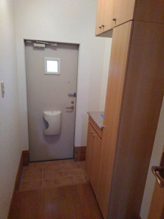 エレガンス壱番館の玄関
