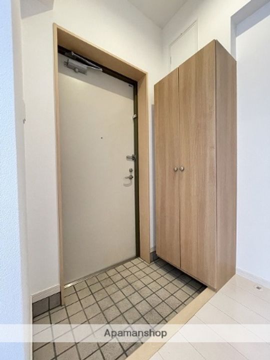 新屋敷ピアッツァビルの玄関